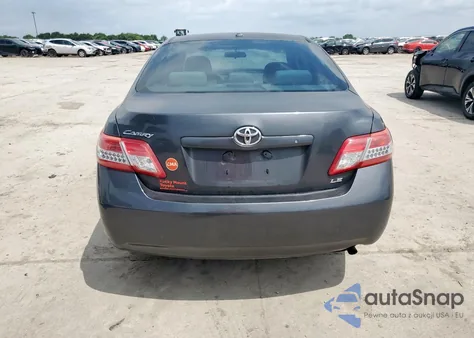 2011 Toyota Camry Base z USA, uszkodzony, nr VIN 4T1BF3EK2BU222033
